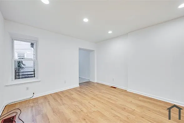4614 Josephine St — Photo 5