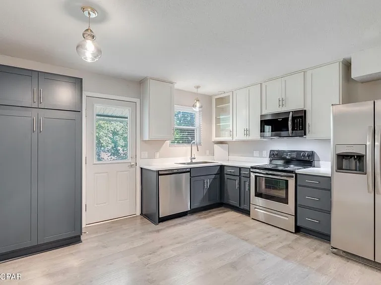 121 Hampton Dr — Photo 23
