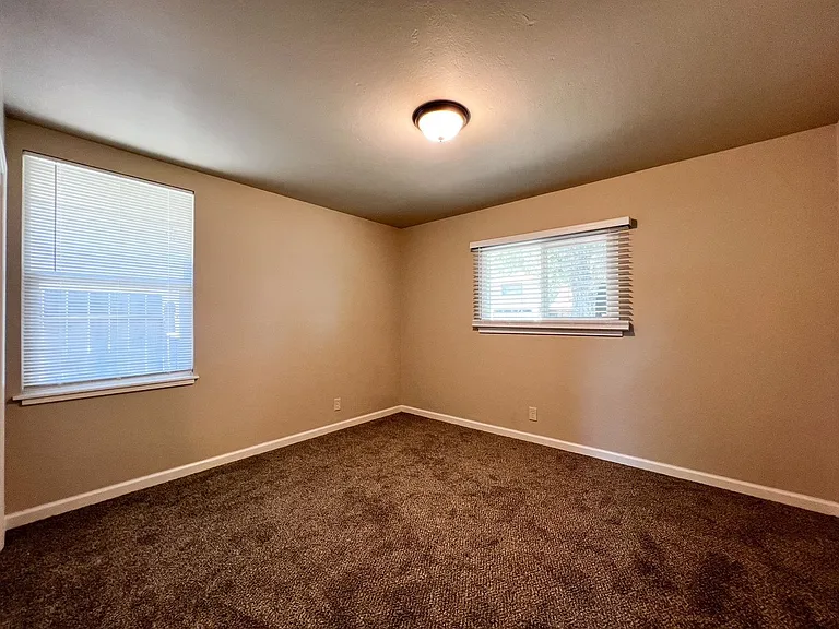 2105 Locust St — Photo 19