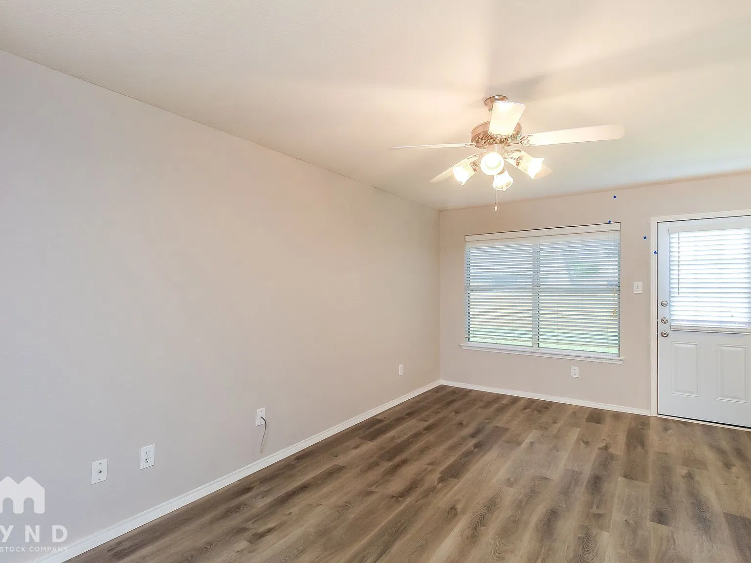 3 bed, 2.0 bath, 1293 sqft, $1,895 — Photo 3