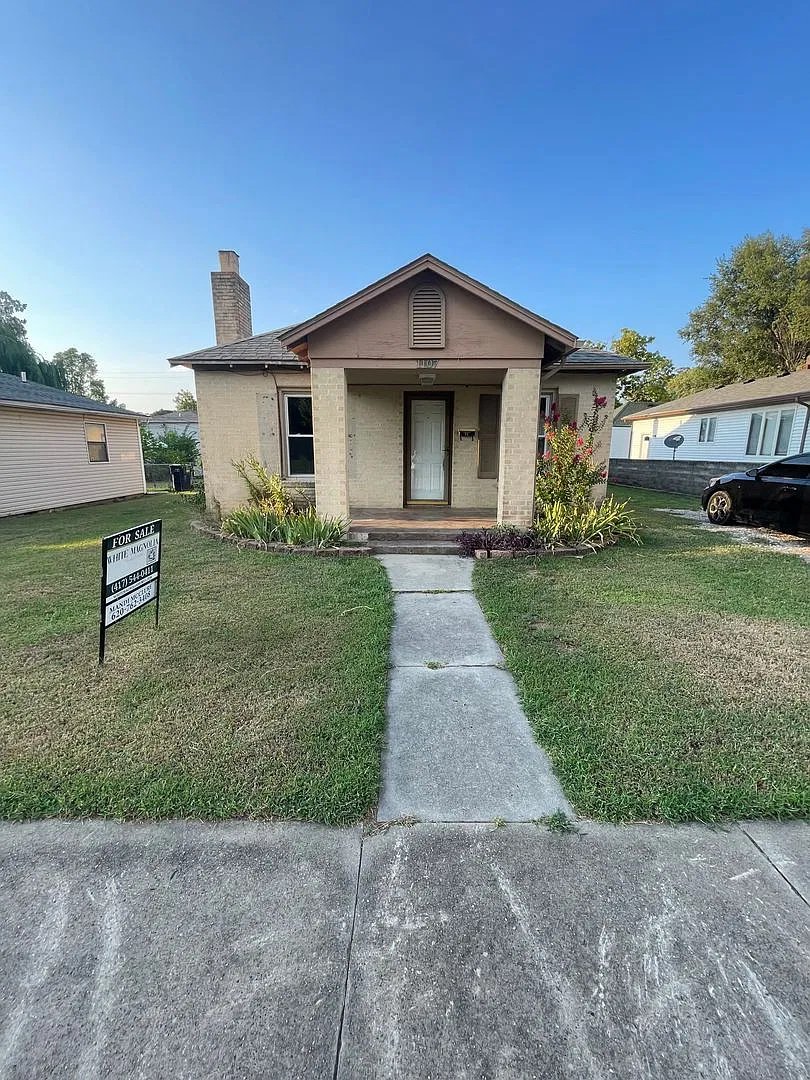 Charming Bungalow for Rent in Webb City, MO! — Photo 1