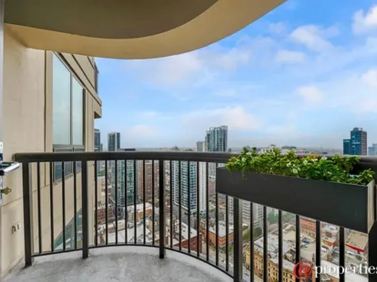 400 N La Salle Dr #3201 — Photo 5