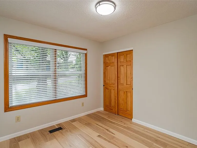 25 Madison Ave — Photo 17