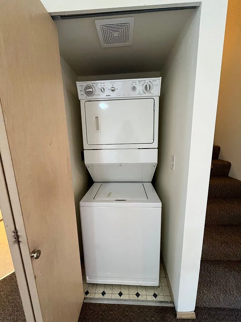 Carolina Street Apartments Townhouse-Style Living Near Roosevelt Park — Photo 4