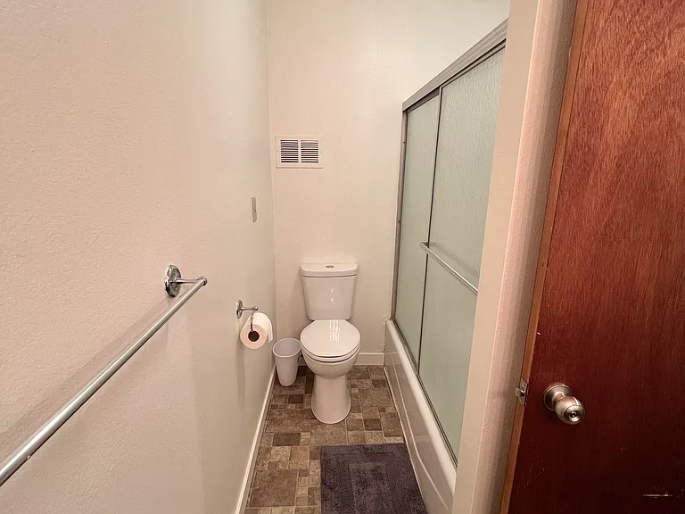 219 14th Ave S #3 — Photo 17