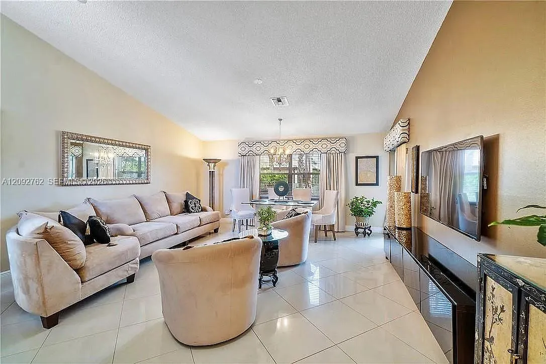 8583 Jade Dr — Photo 2