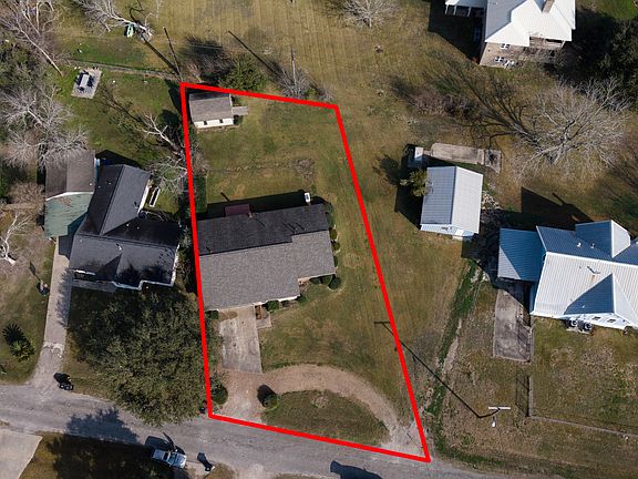 3rd image of 414 E Austin