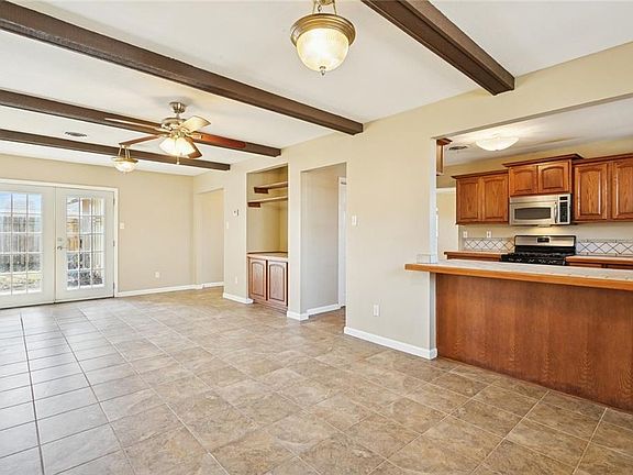 3rd image of 3806 Kent St