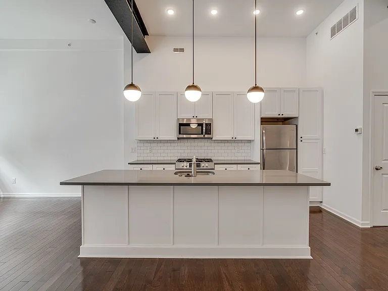 2737 Cambridge St — Photo 12