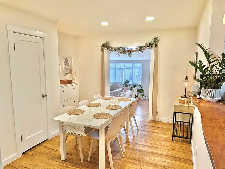 Dining room or bonus room
