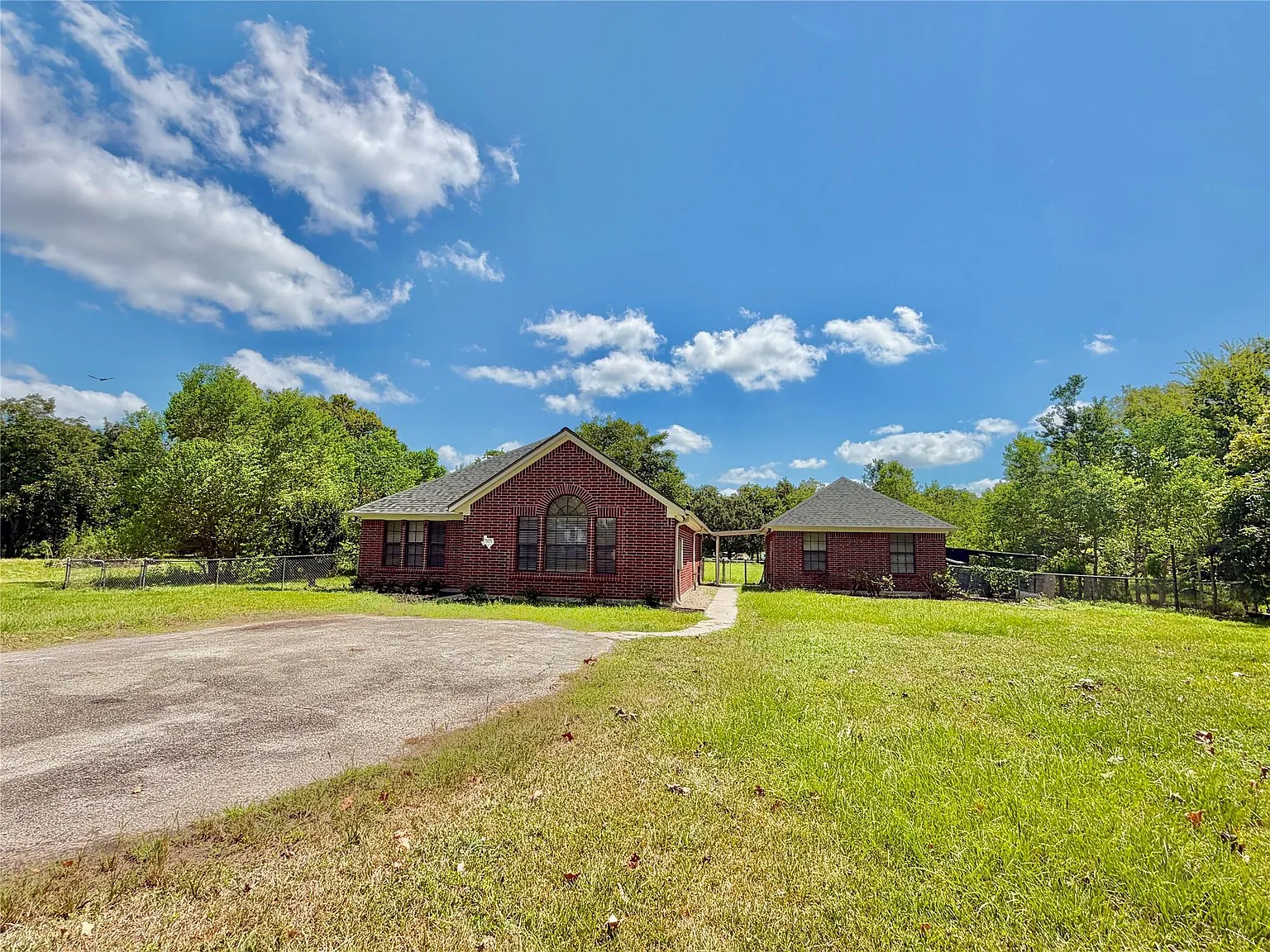 3 bed, 3.0 bath, 1991 sqft, $2,500 — Photo 3