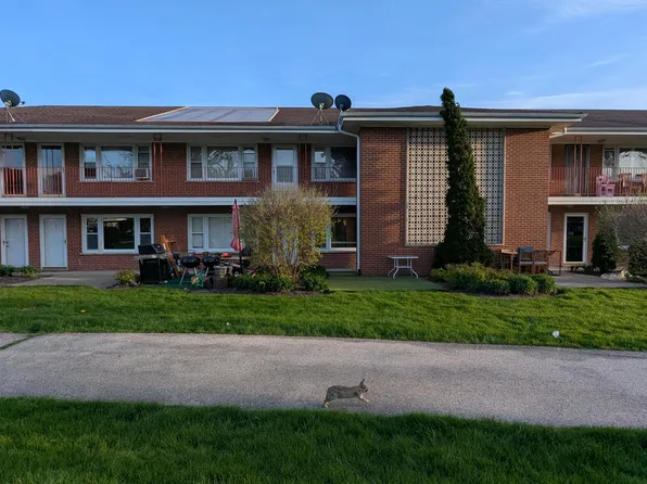 1111 Holiday Ln Unit 5, Des Plaines, IL 60016