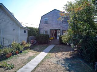 13 Pearl St, Portsmouth, RI 02871