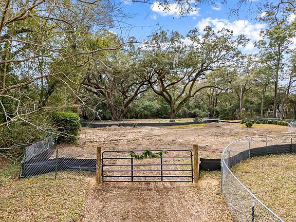 2nd image of 1042 Chambers Ln