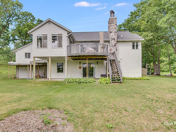 3rd image of 13300 Pine Island Dr NE