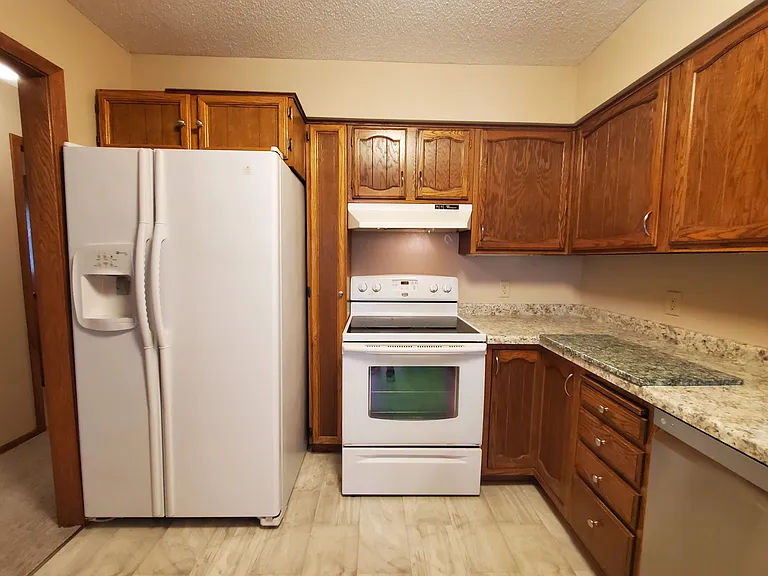 2517 Cedar Hills Dr — Photo 6