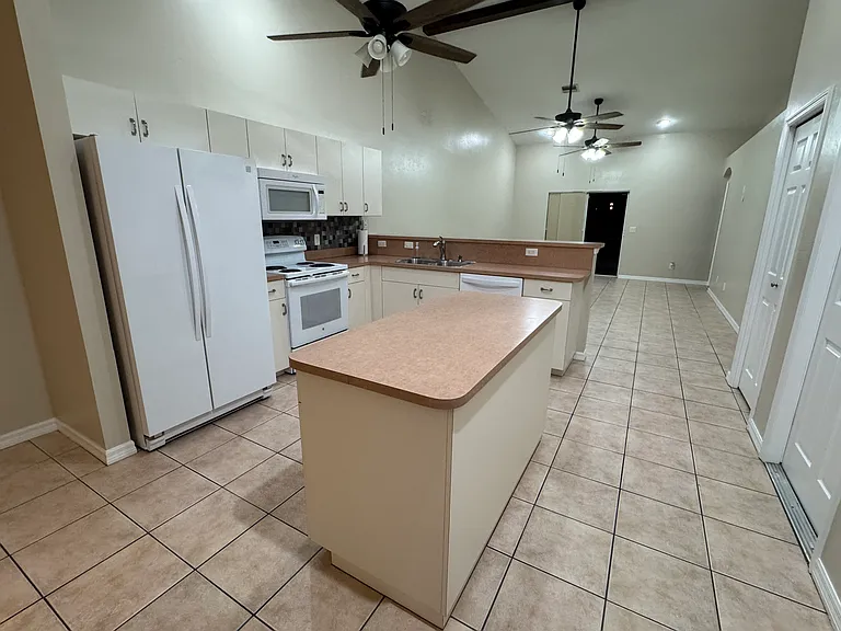 2902 SE Santa Barbara Pl #2902 — Photo 10