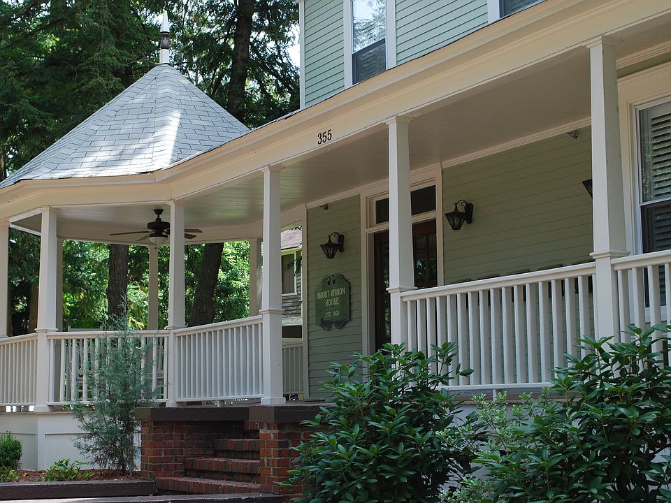 Front porch @ Mt. Vernon House