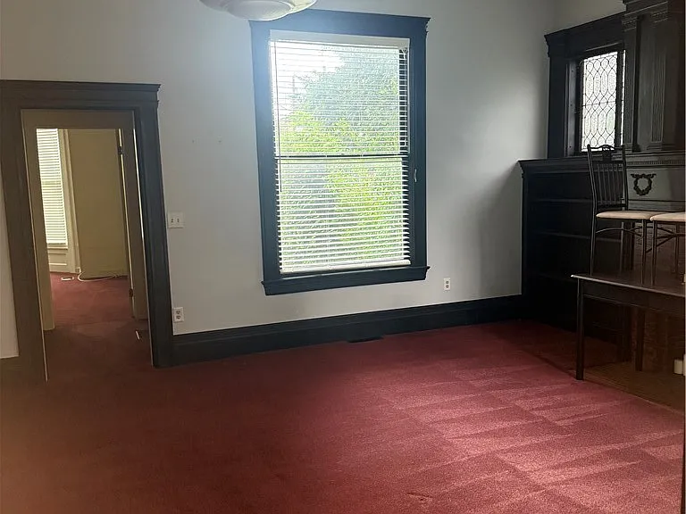 506 W Water St — Photo 2