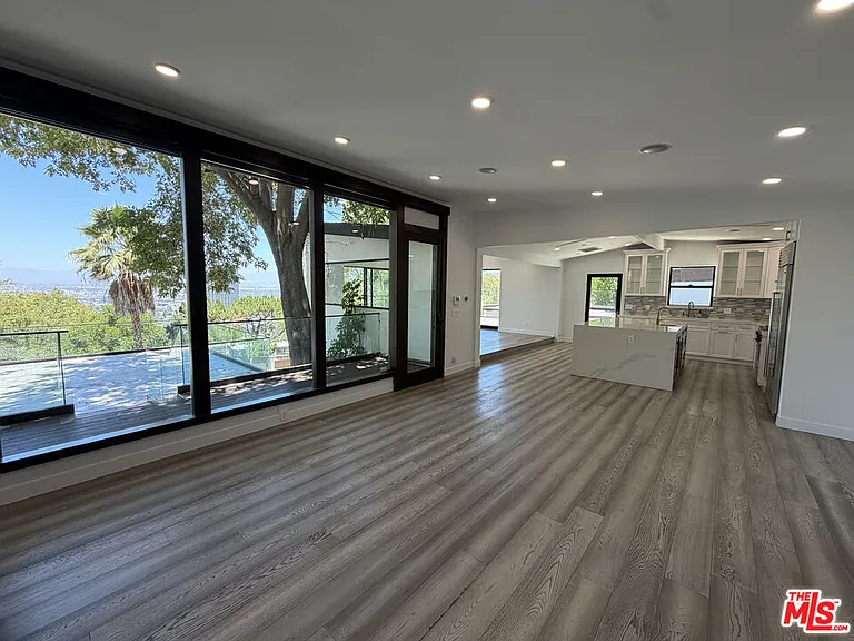 3565 Multiview Dr — Photo 8