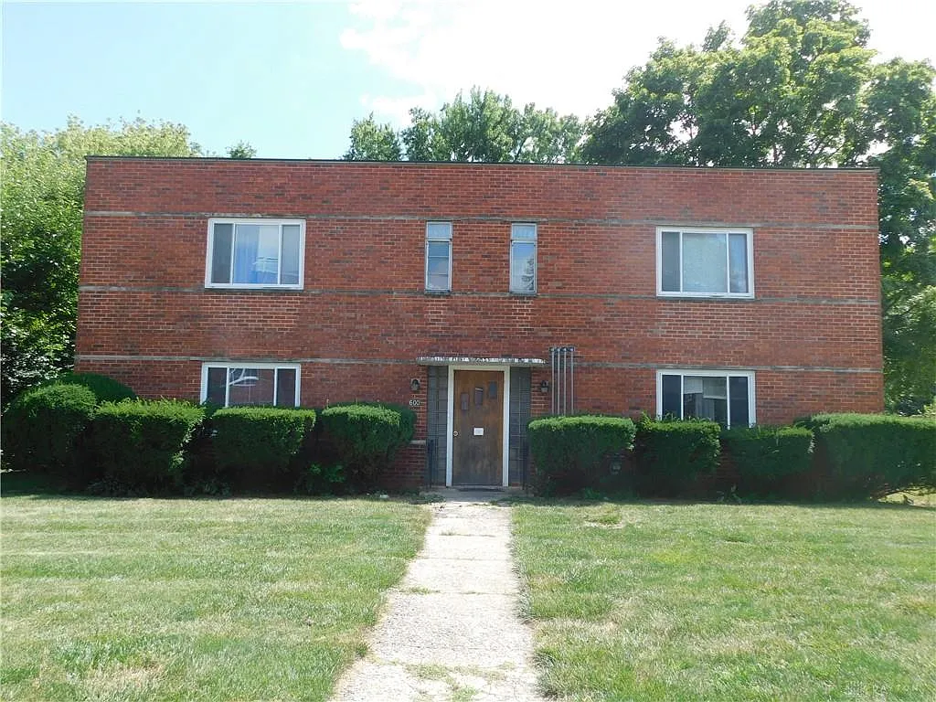 2 bed, 1.0 bath, 890 sqft, $800 — Photo 1