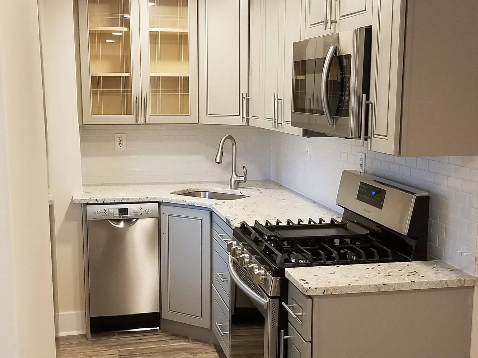 1 bed, 1.0 bath, 750 sqft, $1,250 — Photo 1