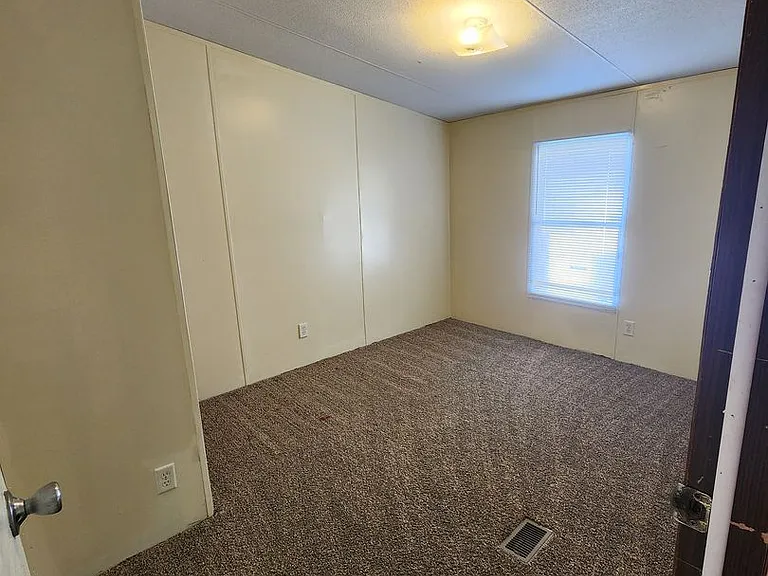 944 Hollywood Dr — Photo 17