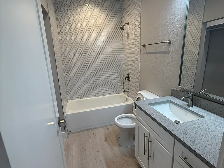 7035 Babcock Rd #C — Photo 12