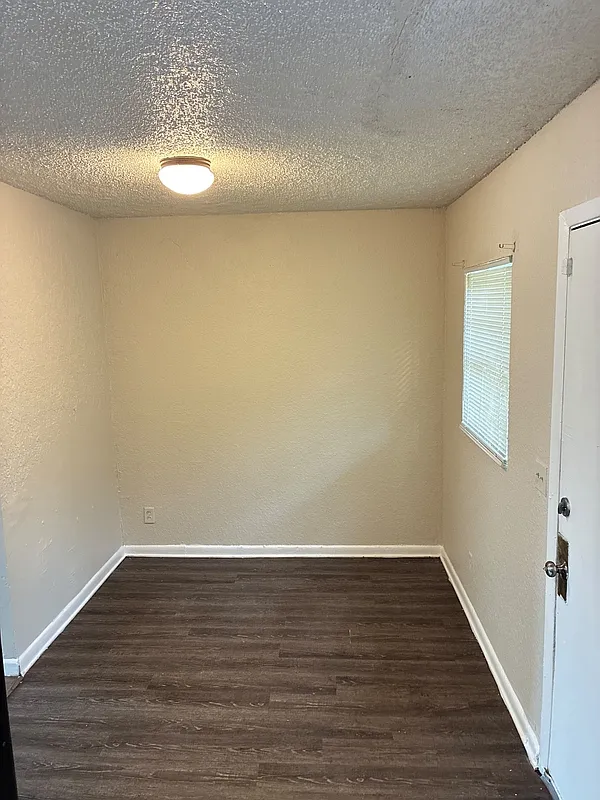 3 bed, 1.0 bath, 805 sqft, $1,100 — Photo 4
