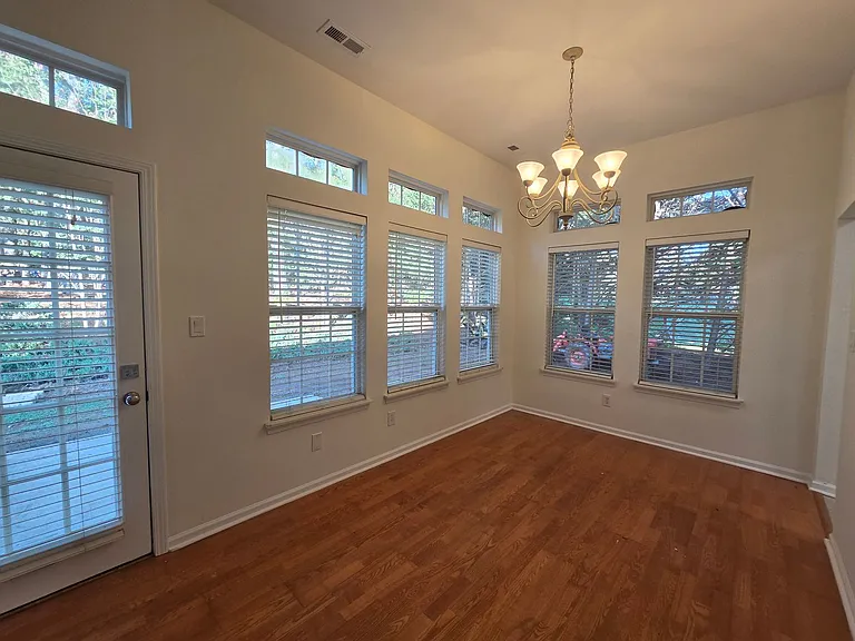 112 Spring Grove Dr — Photo 9
