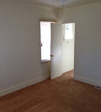 5th image of 911 W Lincoln Ave
