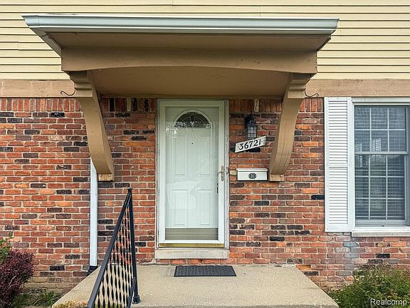 2nd image of 36721 Park Place Dr