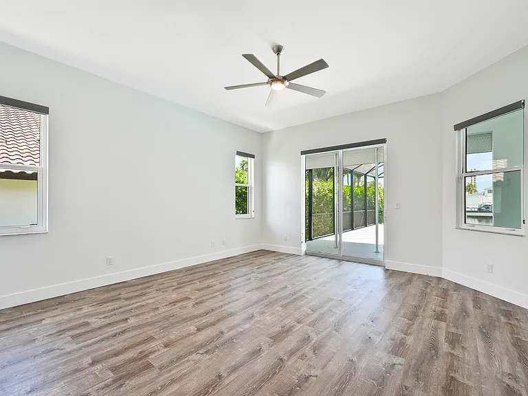 4231 Crayton Rd — Photo 22