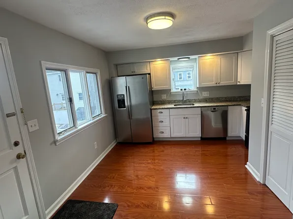 83 Taylor St #2, Waltham, MA 02453
