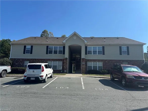 1860 Crest Hollow Dr, Winston Salem, NC 27127