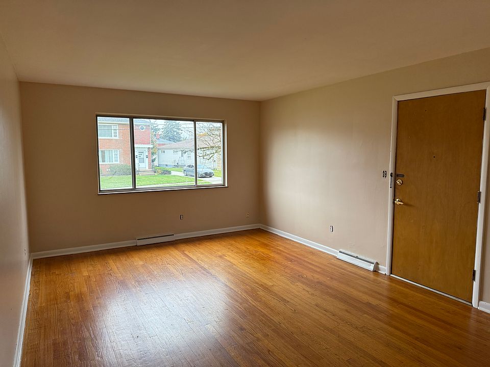 2nd image of 482 Treeside Dr #1