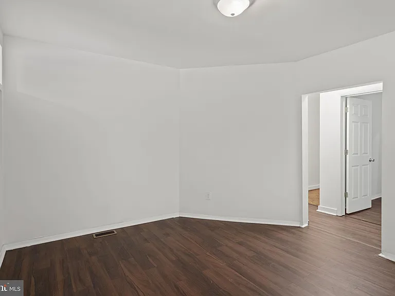 4617 Locust St #1 — Photo 6