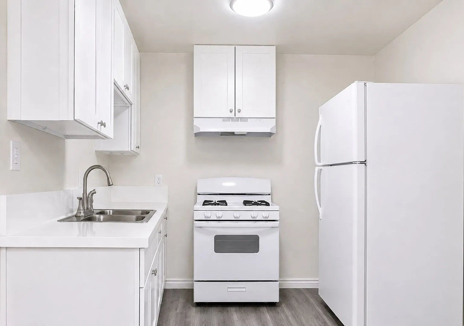 15425 Vanowen St. — Photo 3