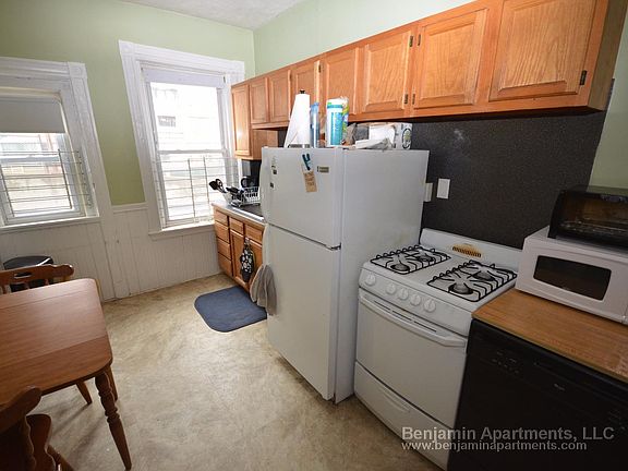 4th image of 11 Mt Hood Rd APT 3