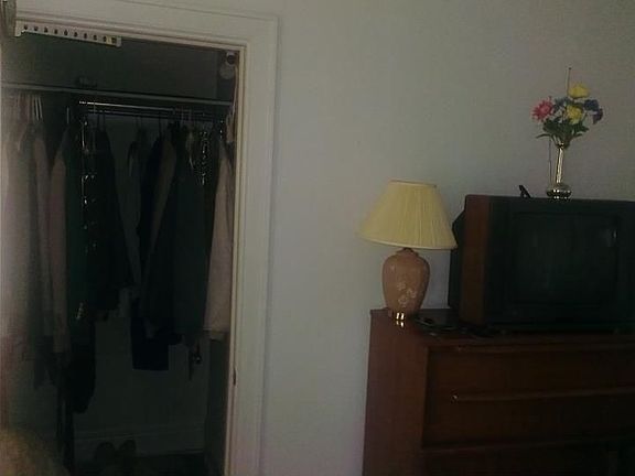 Mst Bd Walk-in closet