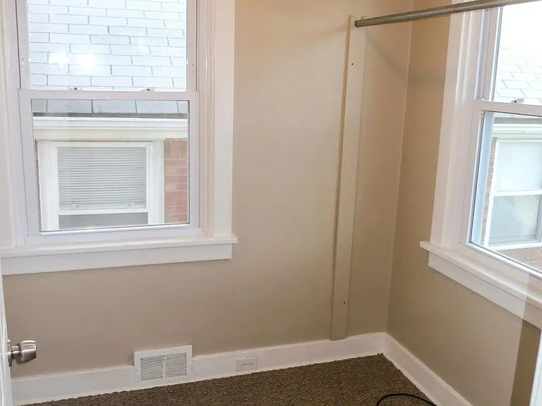 2833 Midland St — Photo 14