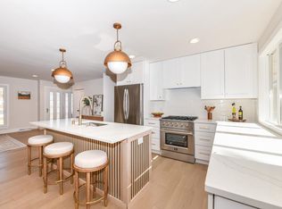 6999 N Crestwood Dr, Glendale, WI 53209