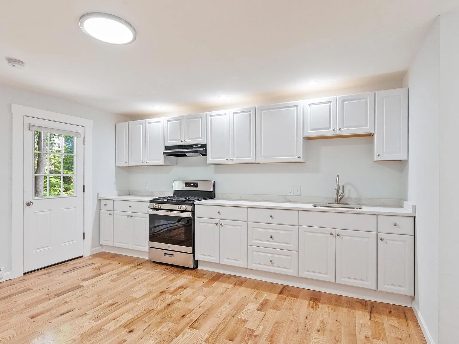 1 bed, $1,695 — Photo 2
