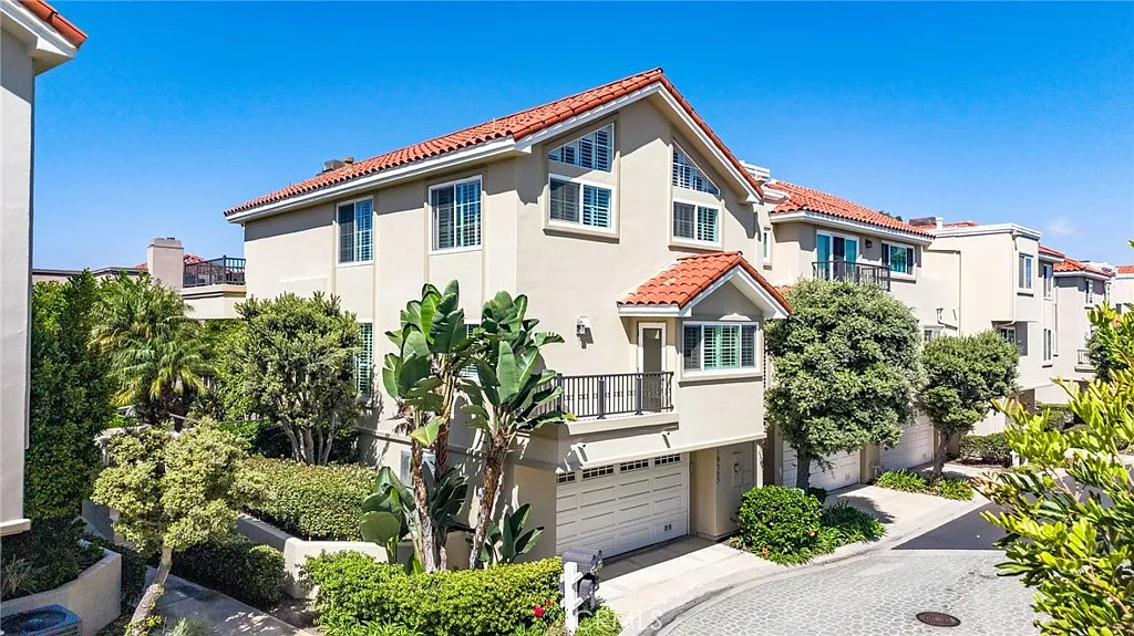 3 bed, 2.5 bath, 2245 sqft, $6,000 — Photo 1