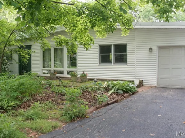834 Louwen Dr, Saint Louis, MO 63124