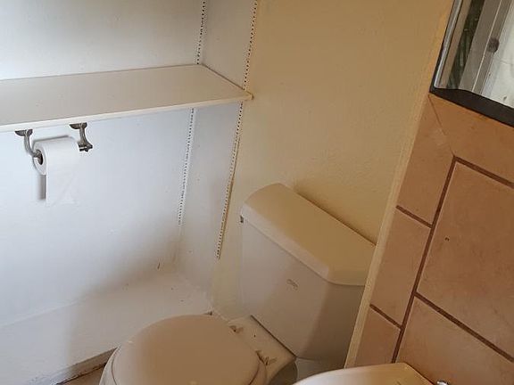 3rd image of 576 NE 167th Ct