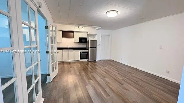 Beach Way Heights Unit — Photo 2