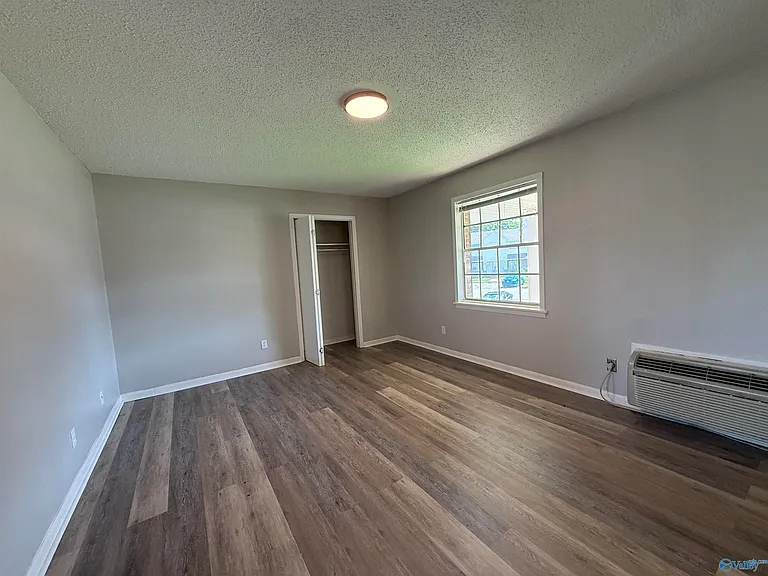 206 Cloverleaf Dr #8 — Photo 5