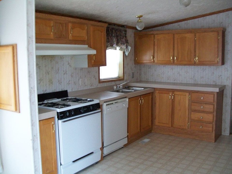 8303 Whitehorn Ln, Fenton, MI 48430 Zillow