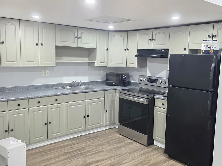 719 Myrtle Ave — Photo 3